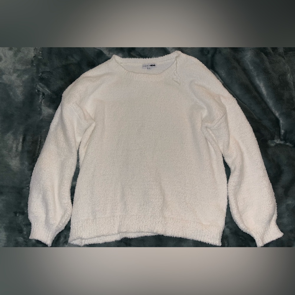 Cream fluffy sweater with a relaxed fit